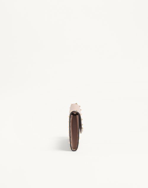 Valentino Garavani - Rockstud Wallet With Chain In Grainy Calfskin - Poudre - Woman - Clutches